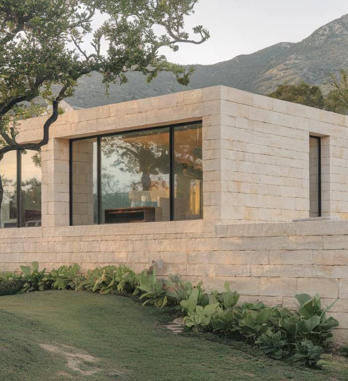 « Construire sa maison en pierre naturelle : tradition et modernité »